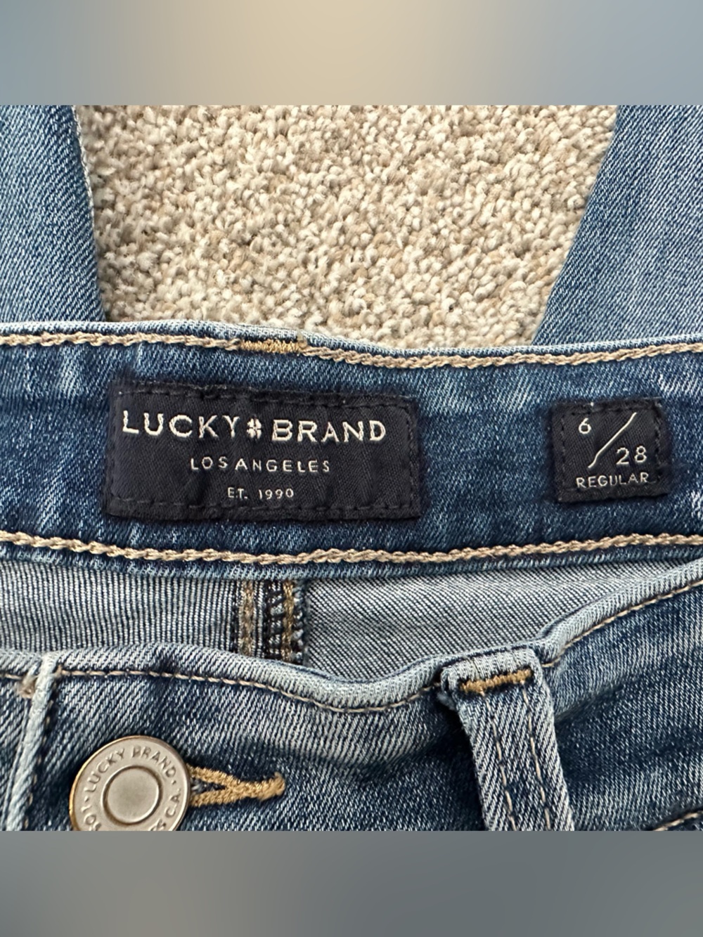 Lucky Brand Women's Straight Cropped Jeans in Medium Blue Wash Size 6 - Picture 4 of 9